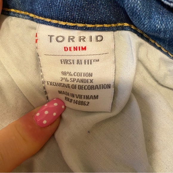 Torrid Distressed Denim Shorts Rainbow Embroidered Back Pocket - Picture 5 of 5